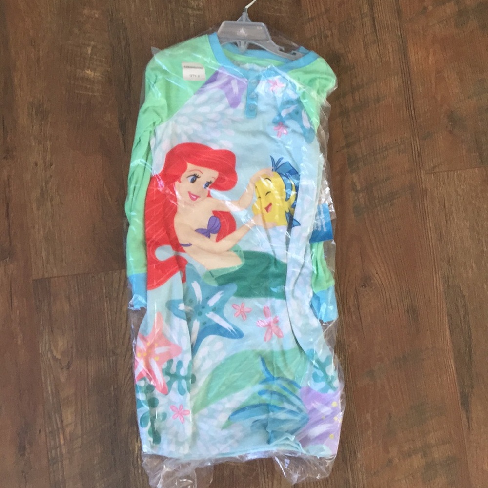 🧜🏼‍♀️NWT, Disney Princess Ariel Long Sleeved